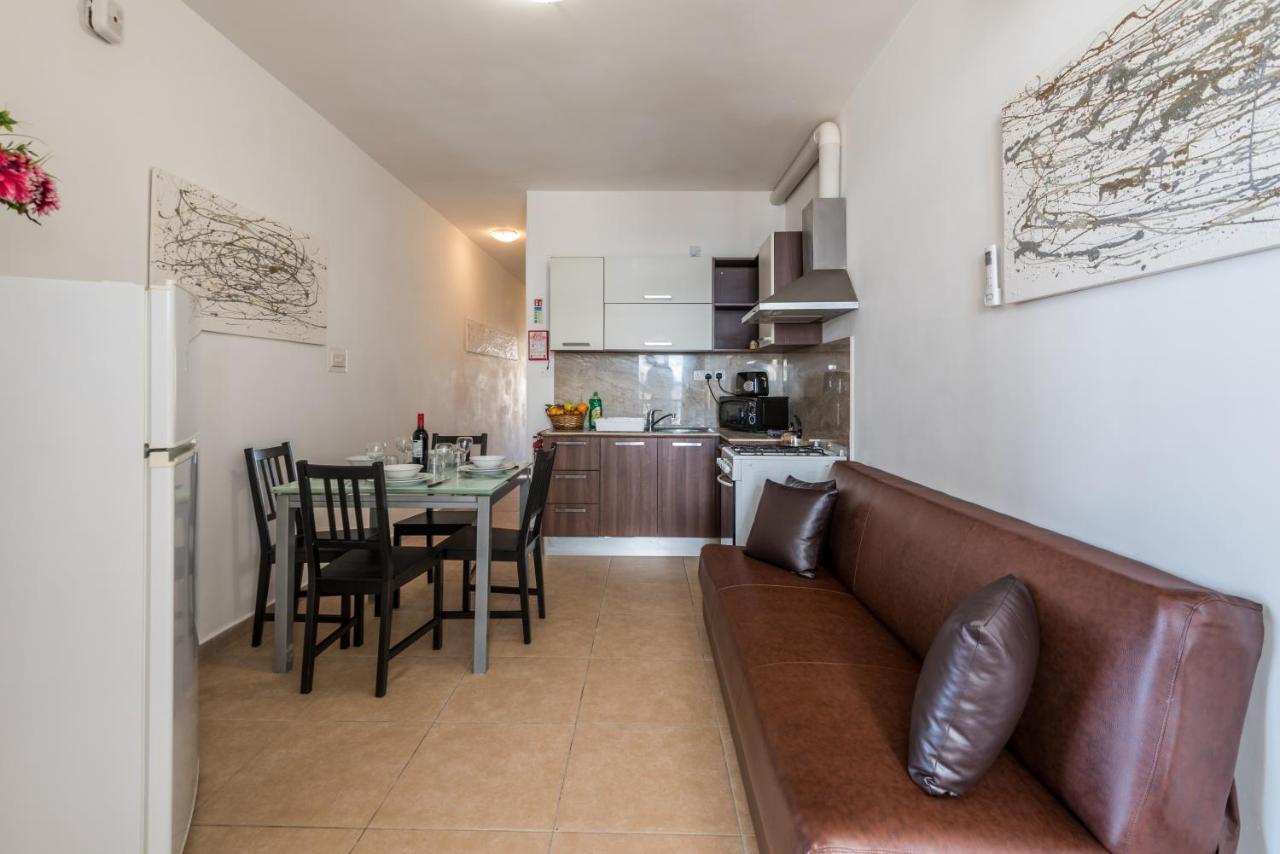 Seashells 2 Bedroom Apartment With Sunny Terrace With Stunning Sea Views - By Getawaysmalta St. Paul's Bay Exterior foto